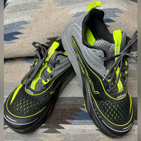 Men’s Altra Torin size 9 Black, Grey and Neon Yellow - Picture 2 of 9